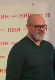 Živimo pod balastom konteksta, i neposrednog i šireg Darko Tuševljaković za NIN: